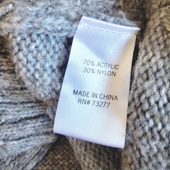 Soft & Cozy Hooded Sweater - Picture 6 of 6